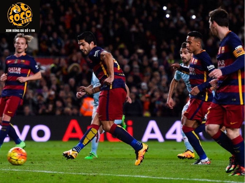 Ansu Fati ăn mừng bàn thắng trong màu áo số 10 Barcelona 