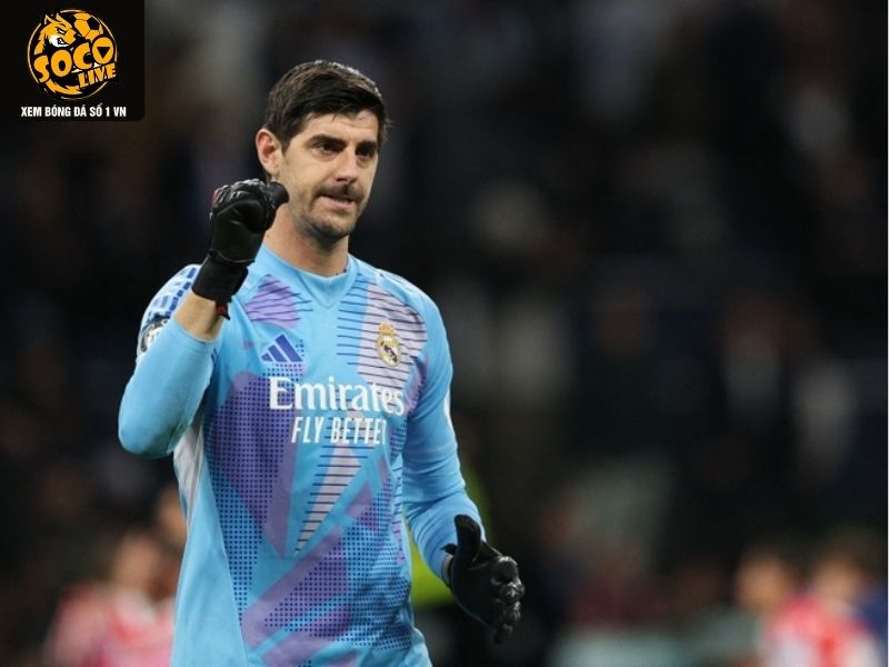Khoảnh khắc Courtois bay người cứu thua trong trận derby Madrid 